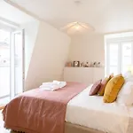 Duplex 2 Bdr, Parking And Balcony! 公寓