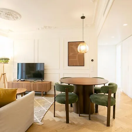 Duplex 2 Bdr, Parking And Balcony! Apartment