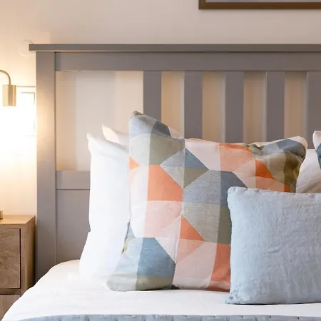 Apartment Duplex 2 Bdr, Parking And Balcony! *