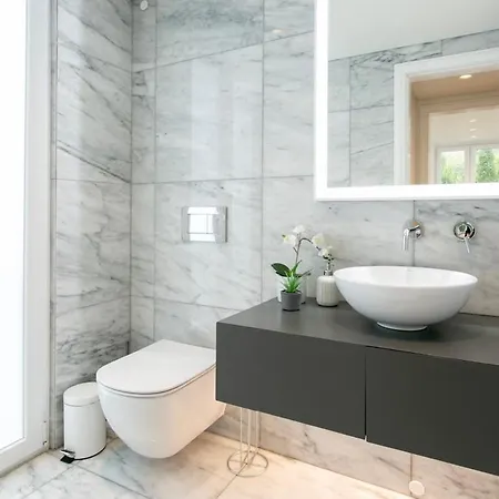 Duplex 2 Bdr, Parking And Balcony! * Lissabon