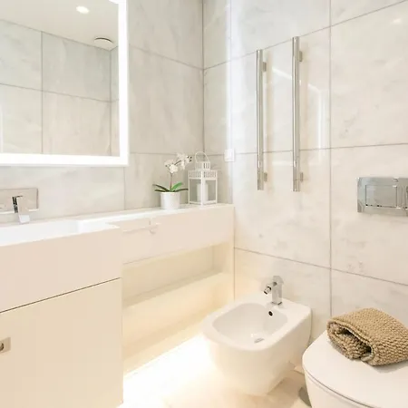 Apartmán Duplex 2 Bdr, Parking And Balcony!