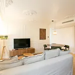 Duplex 2 Bdr, Parking And Balcony! Διαμέρισμα
