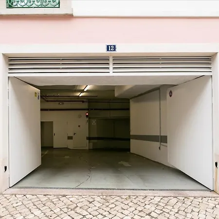 Duplex 2 Bdr, Parking And Balcony! Διαμέρισμα *